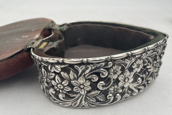 Henry Matthews English Edwardian 1911 Sterling Silver Repousse Heart-Shaped Jewelry Box